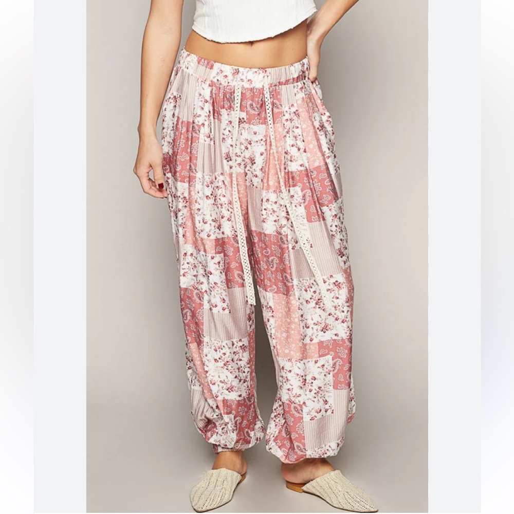 POL Floral Patchwork Print Lightweight Joggers NW… - image 1